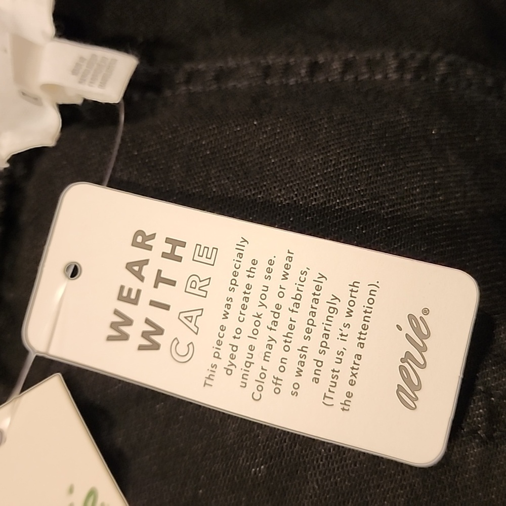🖤NWT🖤 Aerie Cut Off Raw Edge Frayed Distressed Black Denim Shorts - Picture 9 of 11